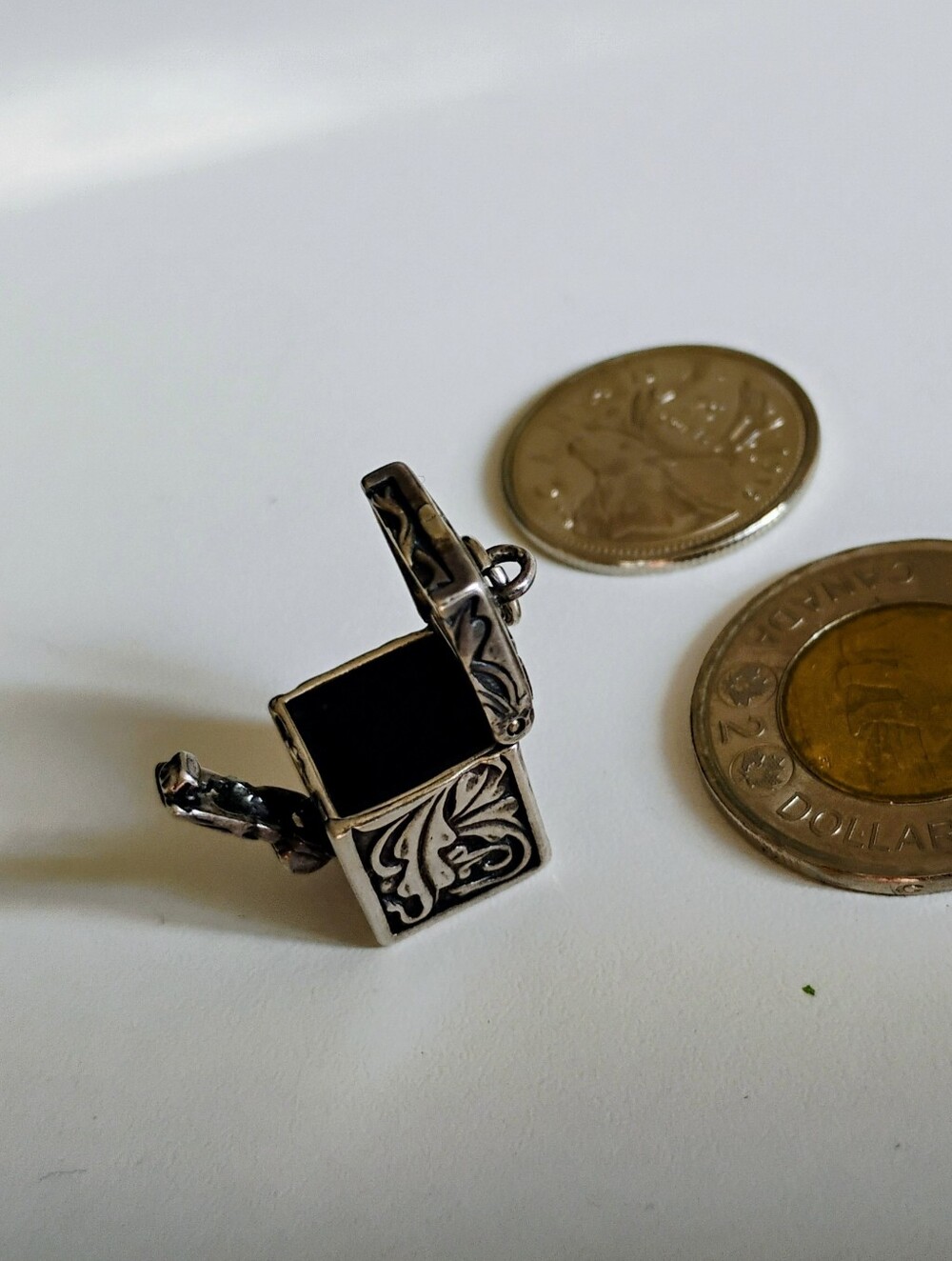 🤫 Ornate Secret or Prayer Box - Sterling silver pendant 925